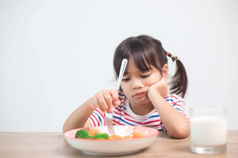 10 Penyebab Anak Susah Makan Setelah Sakit dan Solusinya