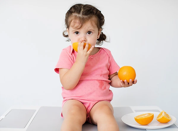 Buah-buahan adalah makanan yang disukai anak-anak karena rasanya yang manis dan segar. Selain itu, buah-buahan juga sering kali berwarna cerah dan menarik, yang membuatnya lebih menggugah selera bagi anak-anak. Beberapa jenis buah yang sering disukai oleh anak-anak termasuk pisang, apel, jeruk, dan strawberry. Buah-buahan ini tidak hanya enak, tetapi juga kaya akan nutrisi seperti vitamin dan serat yang penting untuk pertumbuhan dan kesehatan anak.